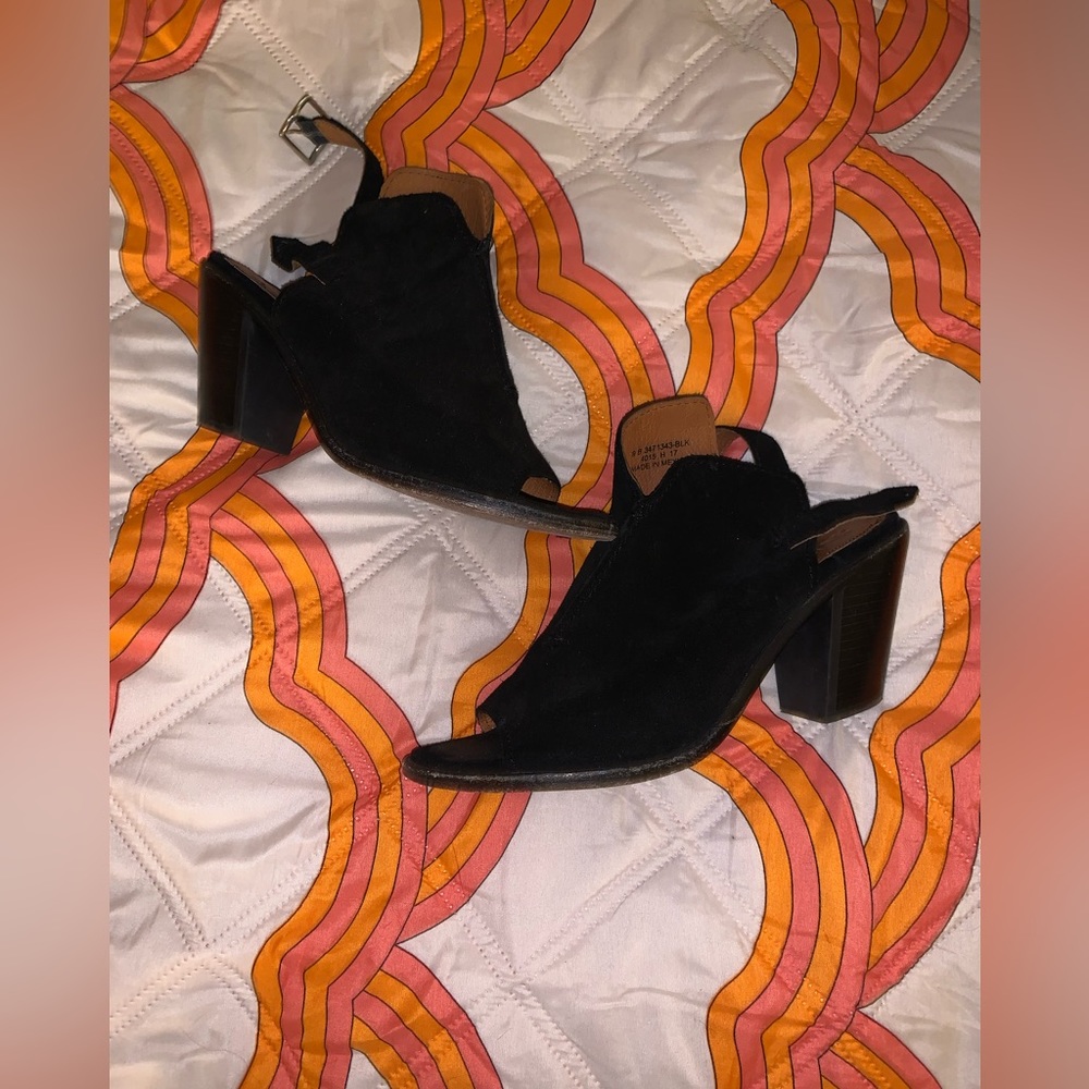 Frye & Co black suede size 9 heels